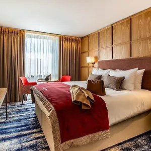 4* Hotel Skylon