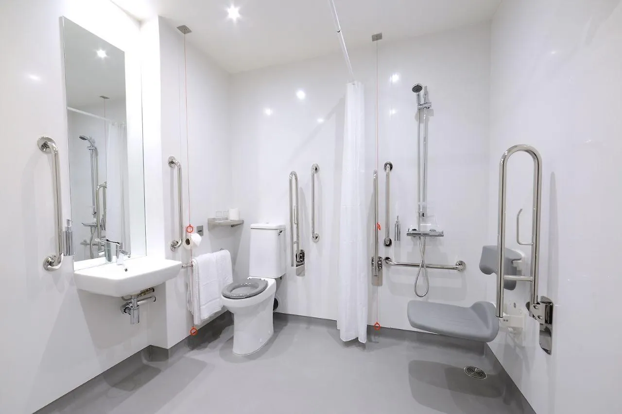 Travelodge Plus Dublin City Centre 3*,