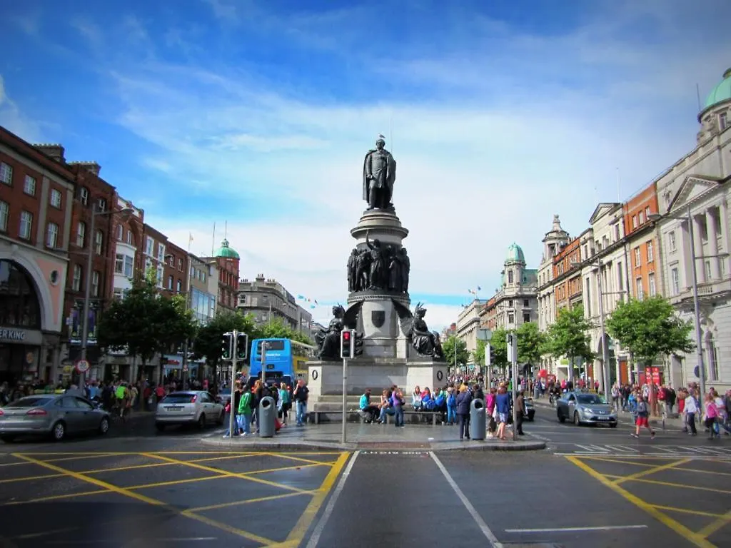 Travelodge Plus Dublin City Centre 3*,